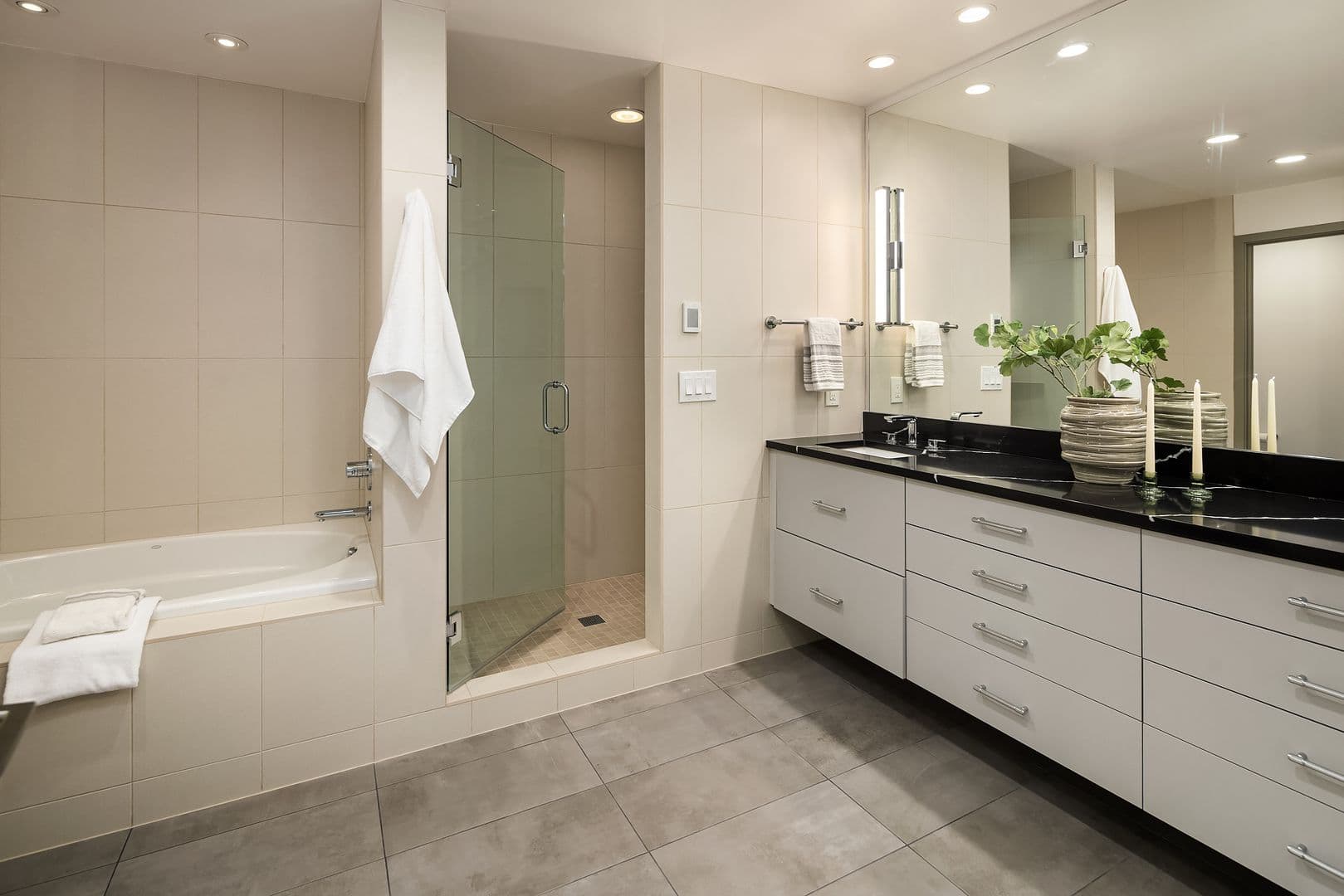 Mercer Island House: 3840 E Mercer Way