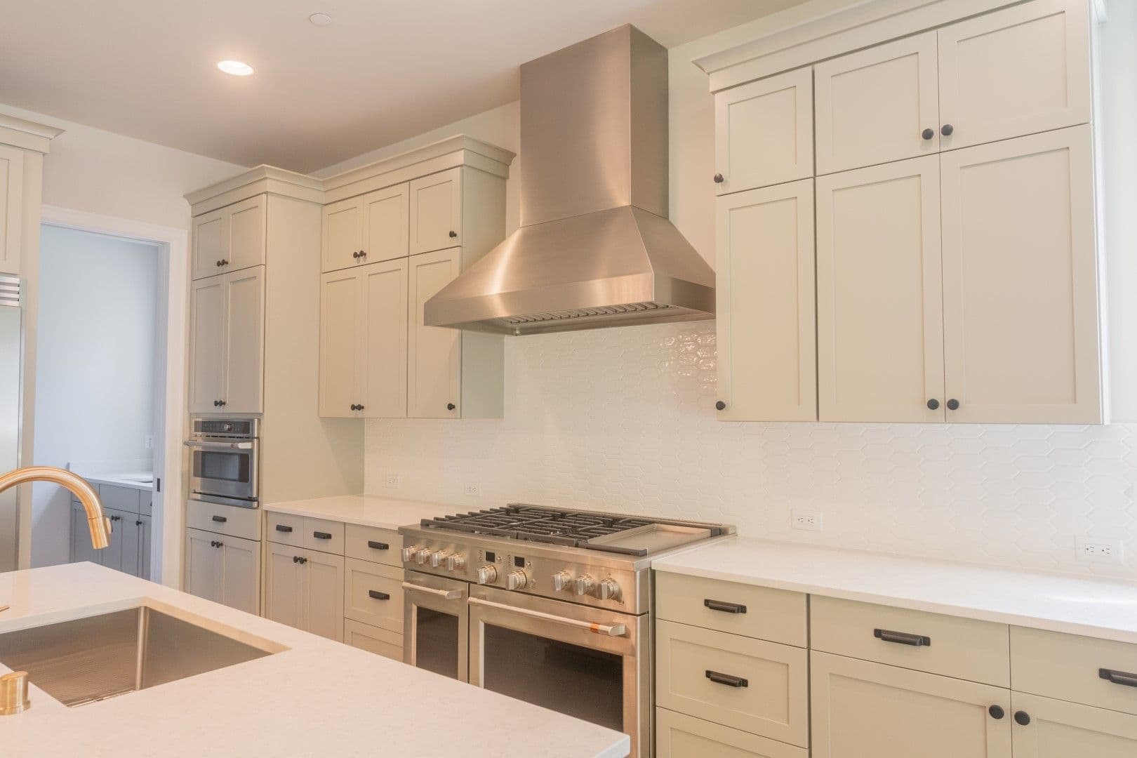 Kirkland House: 10420 NE 112th St