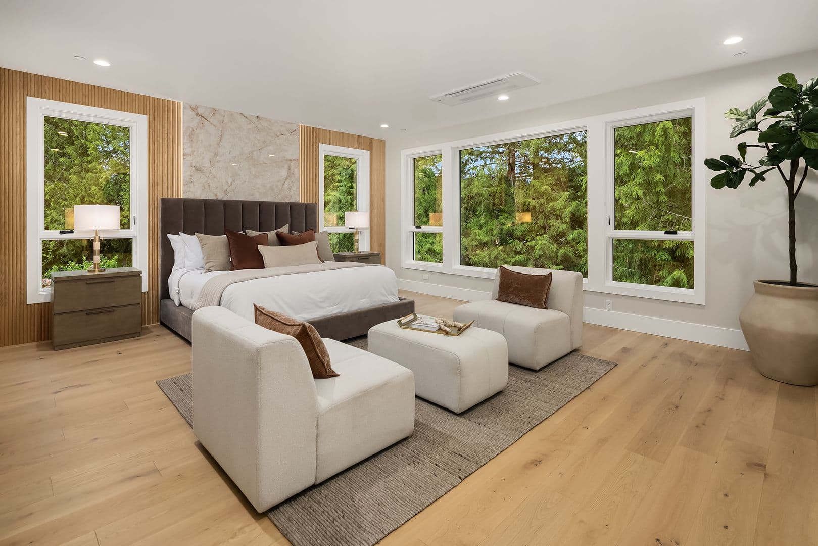 Medina House: 2436 82nd Avenue NE