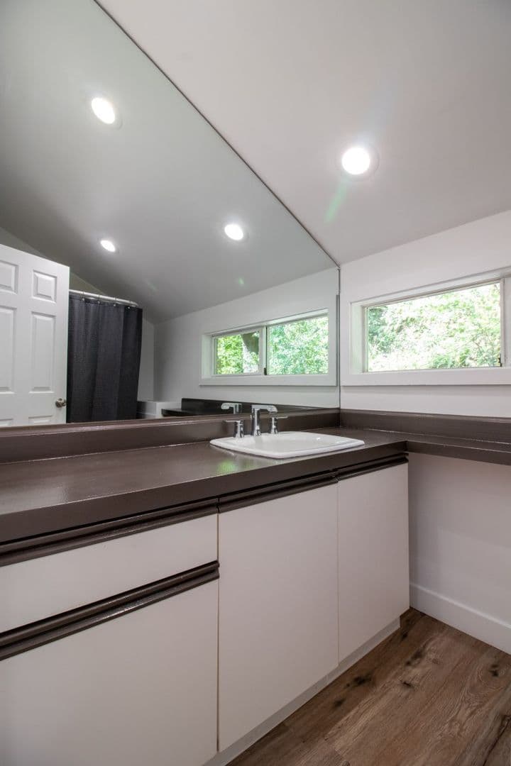 Mercer Island House: 7255 East Mercer Way
