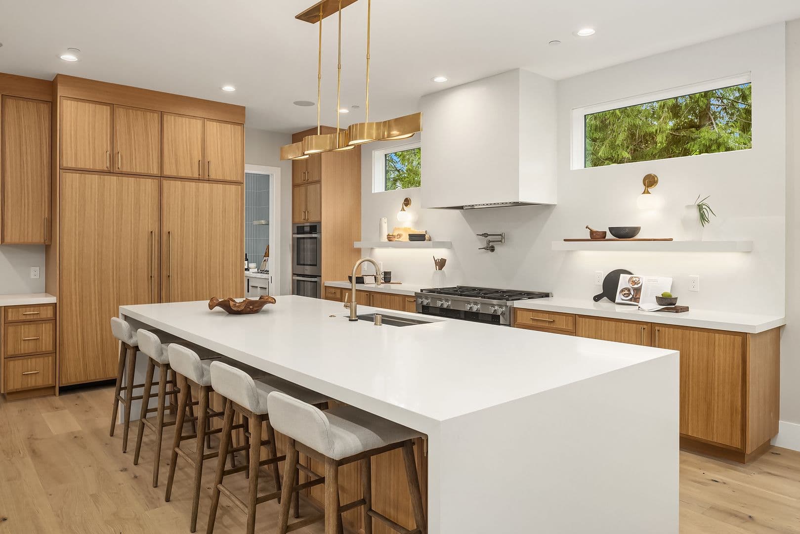 Medina House: 2436 82nd Avenue NE