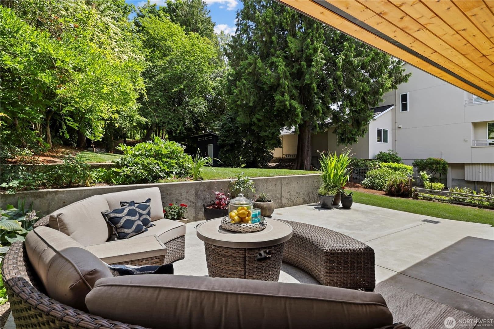 Kirkland House: 6304 Lakeview Drive