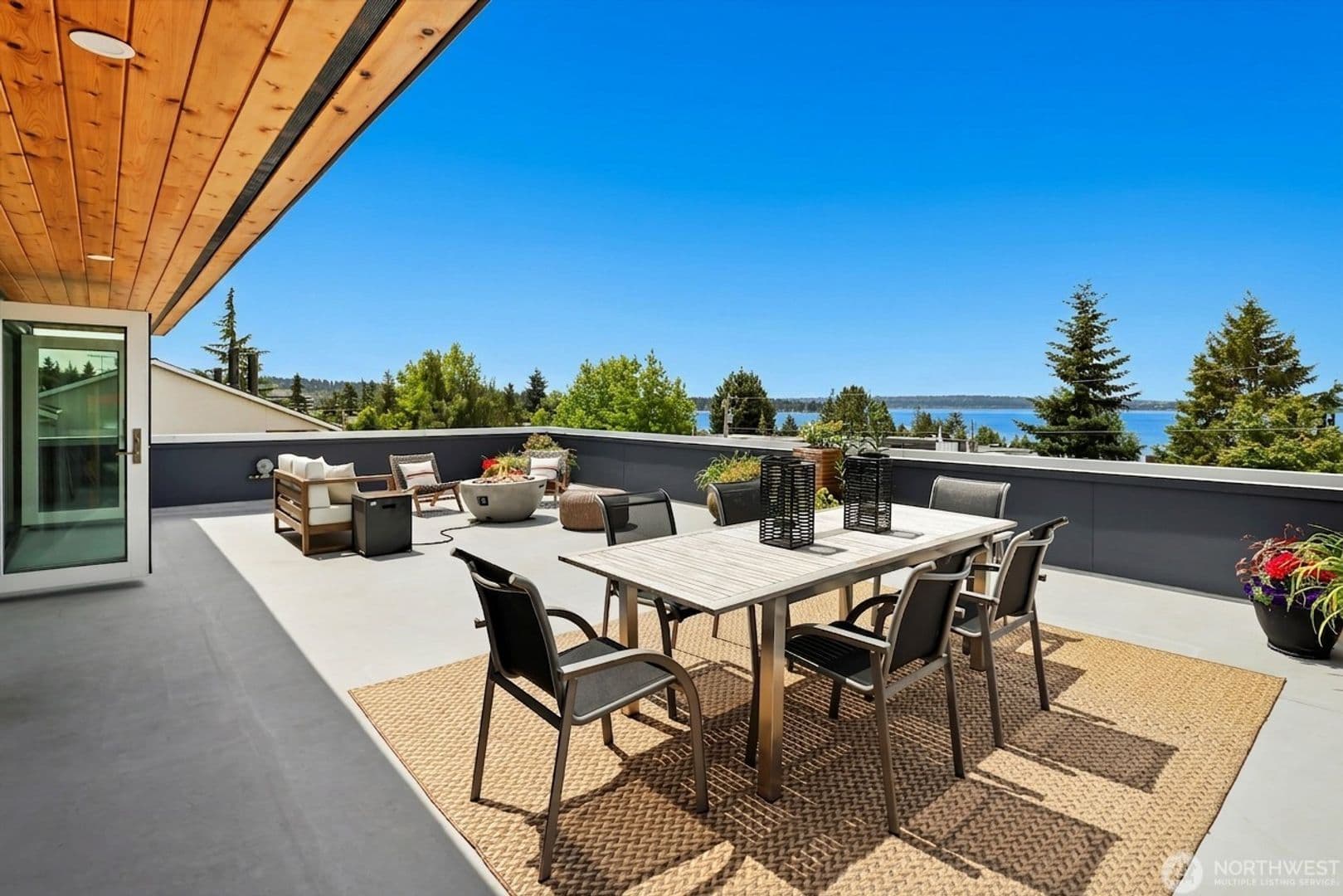 Kirkland House: 6304 Lakeview Drive