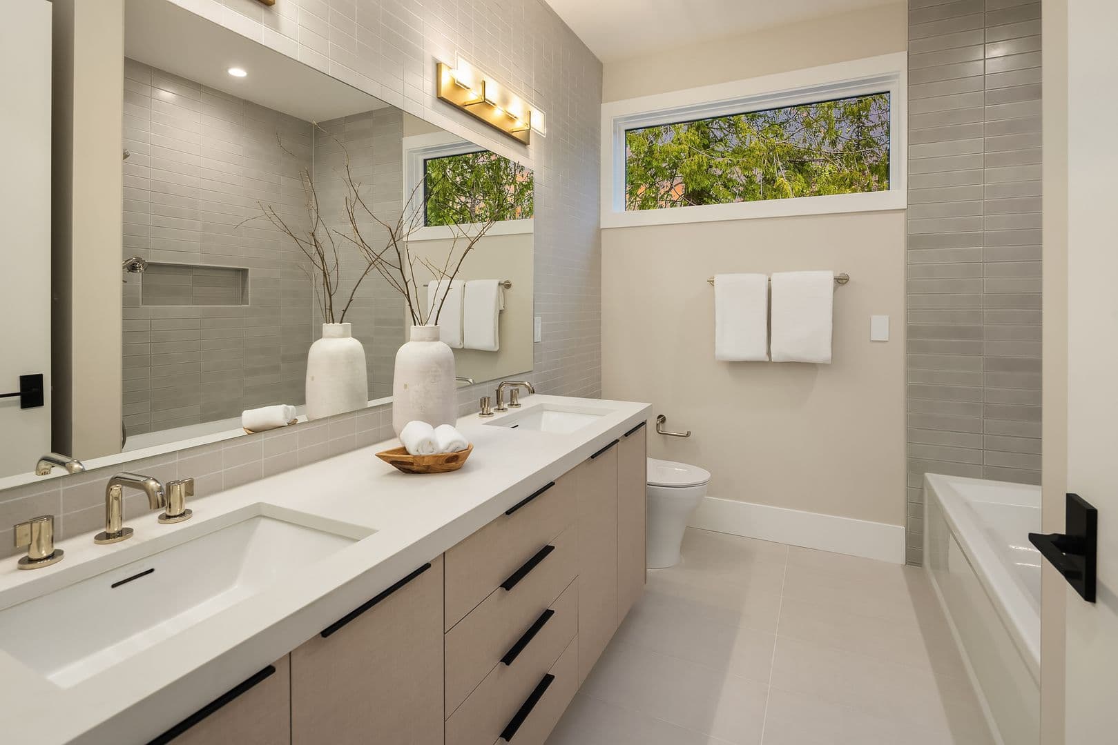 Medina House: 2436 82nd Avenue NE