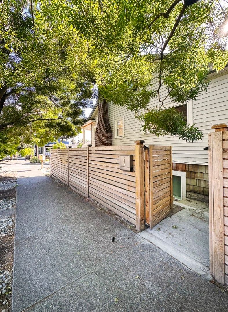 Seattle House: 300 NW 47th Street (ADU)