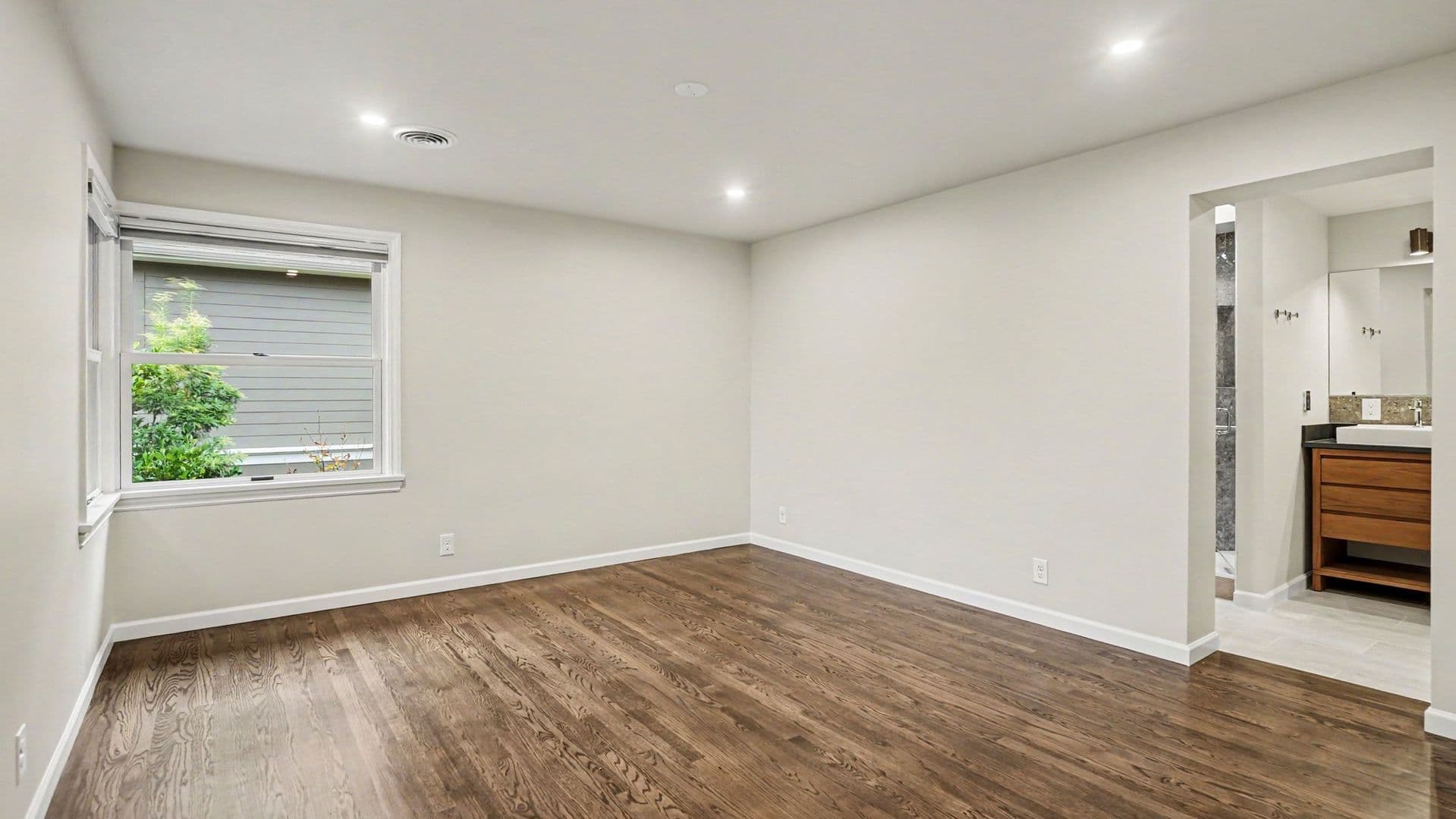 Seattle House: 10680 Marine View Drive SW