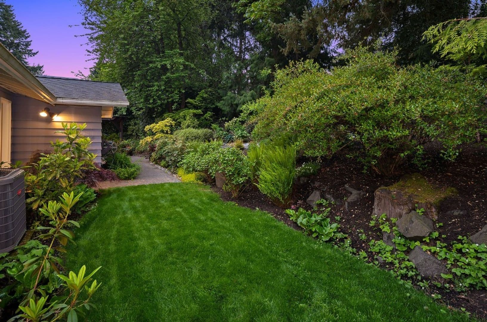 Medina House: 2647 80th Ave NE