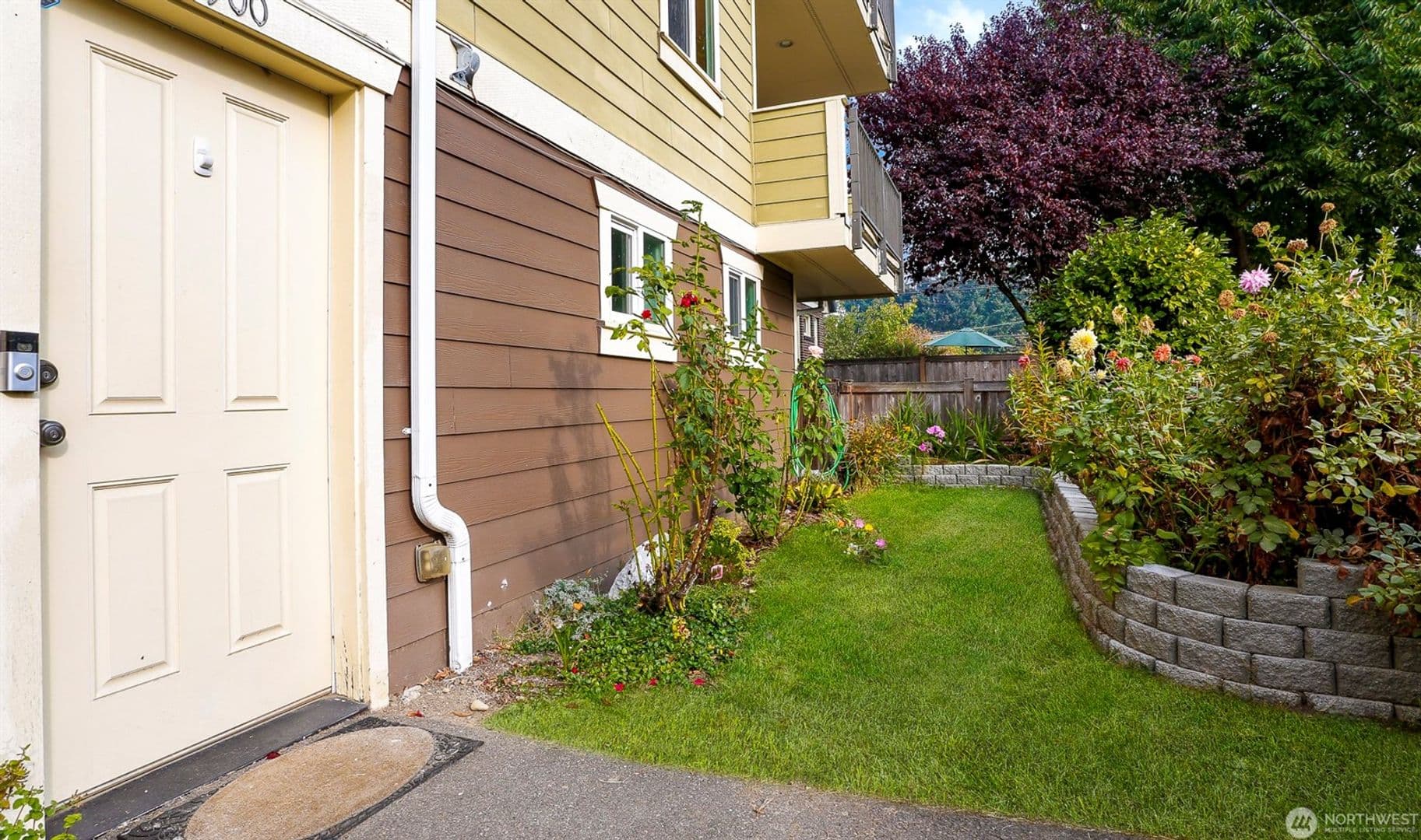 Seattle Townhome: 900 SW Elmgrove St