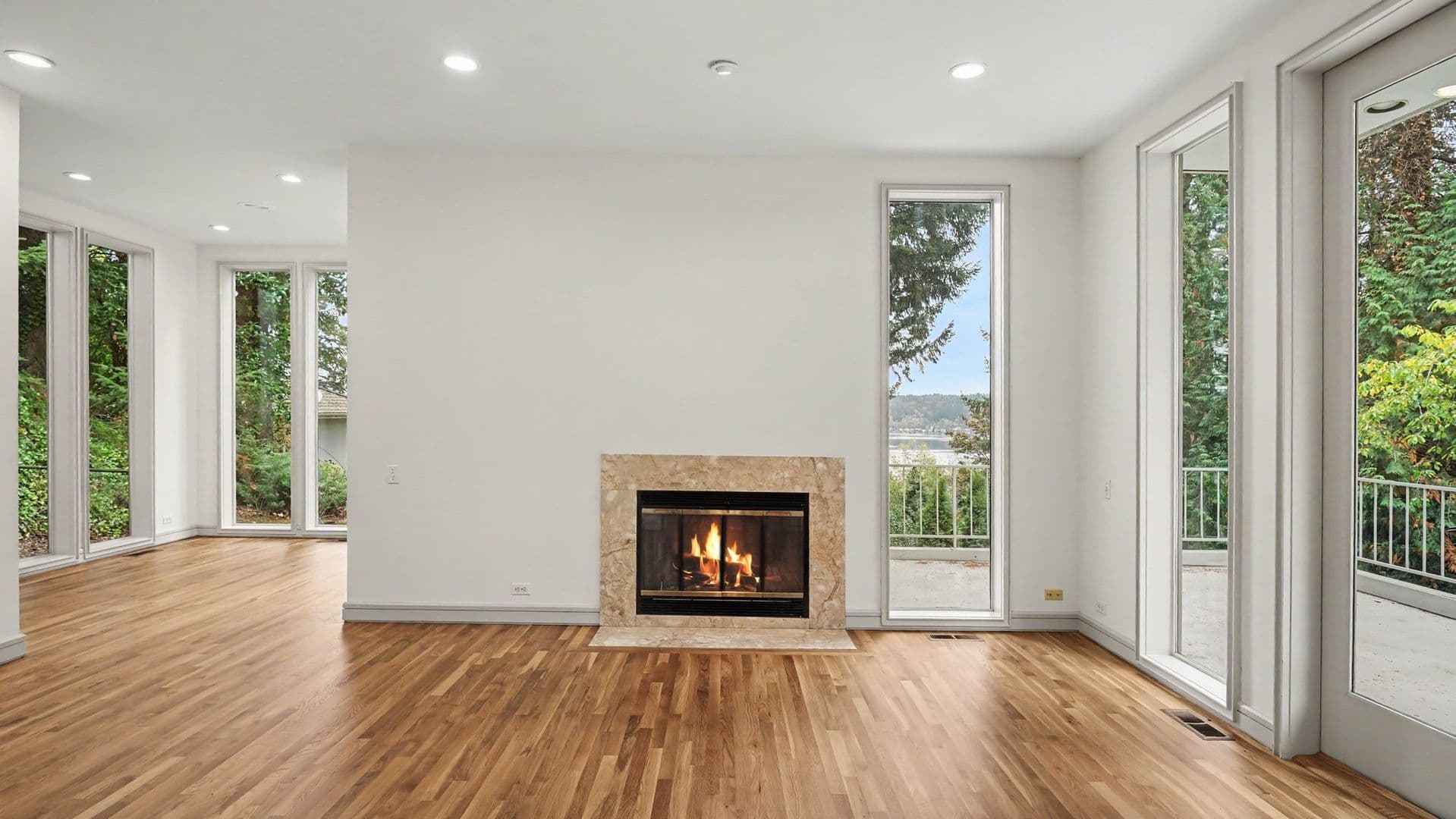 Bellevue House: 1121 W Lake Sammamish Pkwy SE