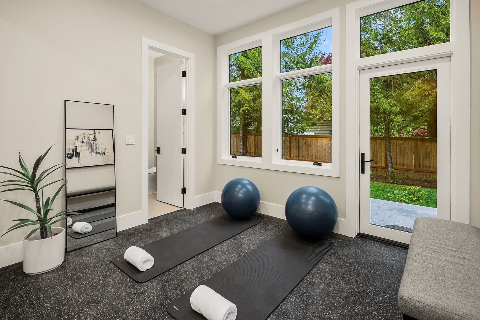 Medina House: 2436 82nd Avenue NE