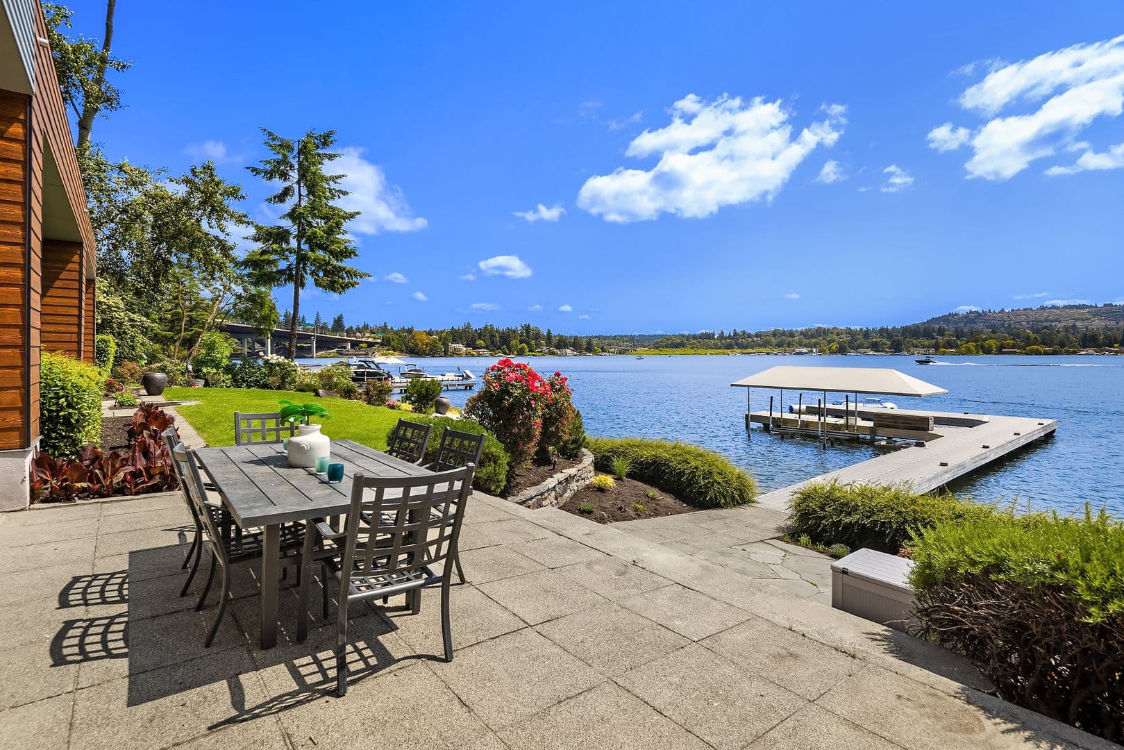 Mercer Island House: 3840 E Mercer Way