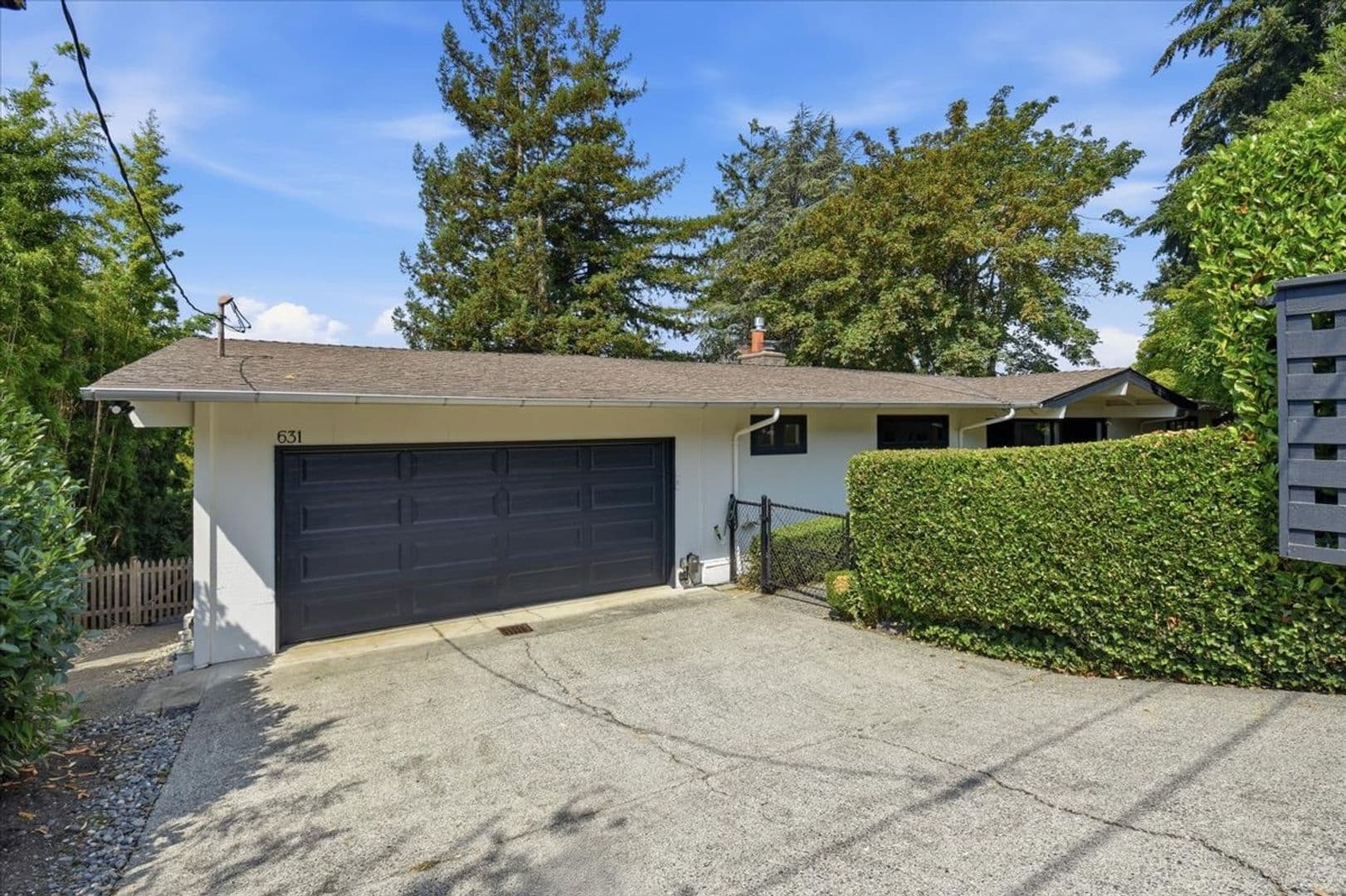 Medina House: 631 84th Avenue NE