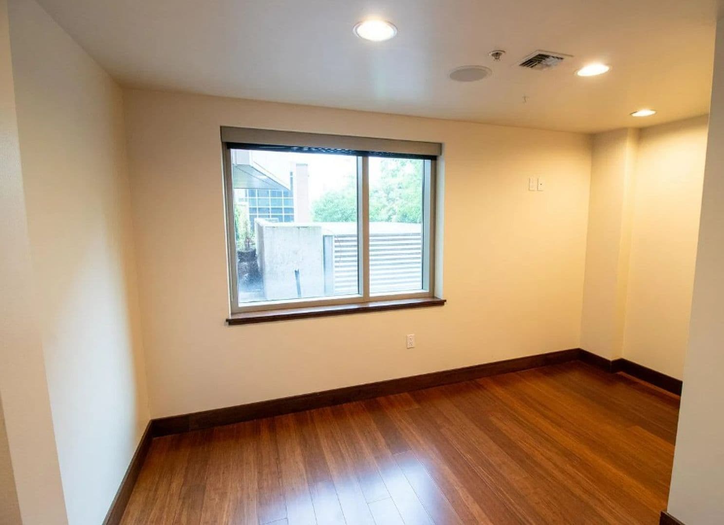 Bellevue Townhome: 10660 NE 9th Place