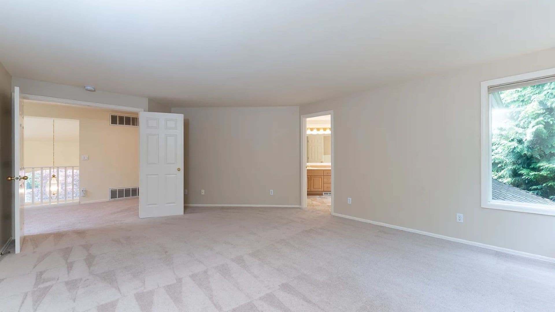 Bellevue House: 16410 SE 56th Place