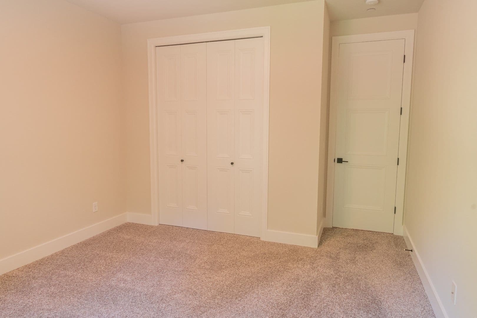 Kirkland House: 10420 NE 112th St
