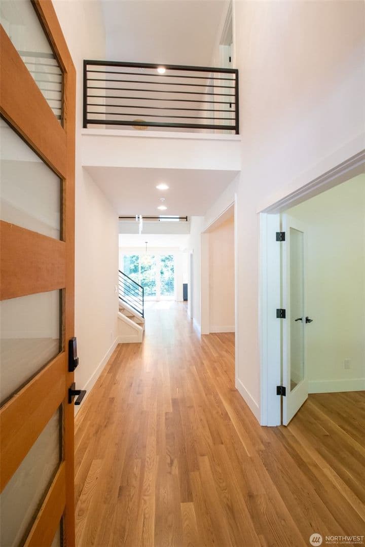 Redmond House: 7912 140th Avenue NE
