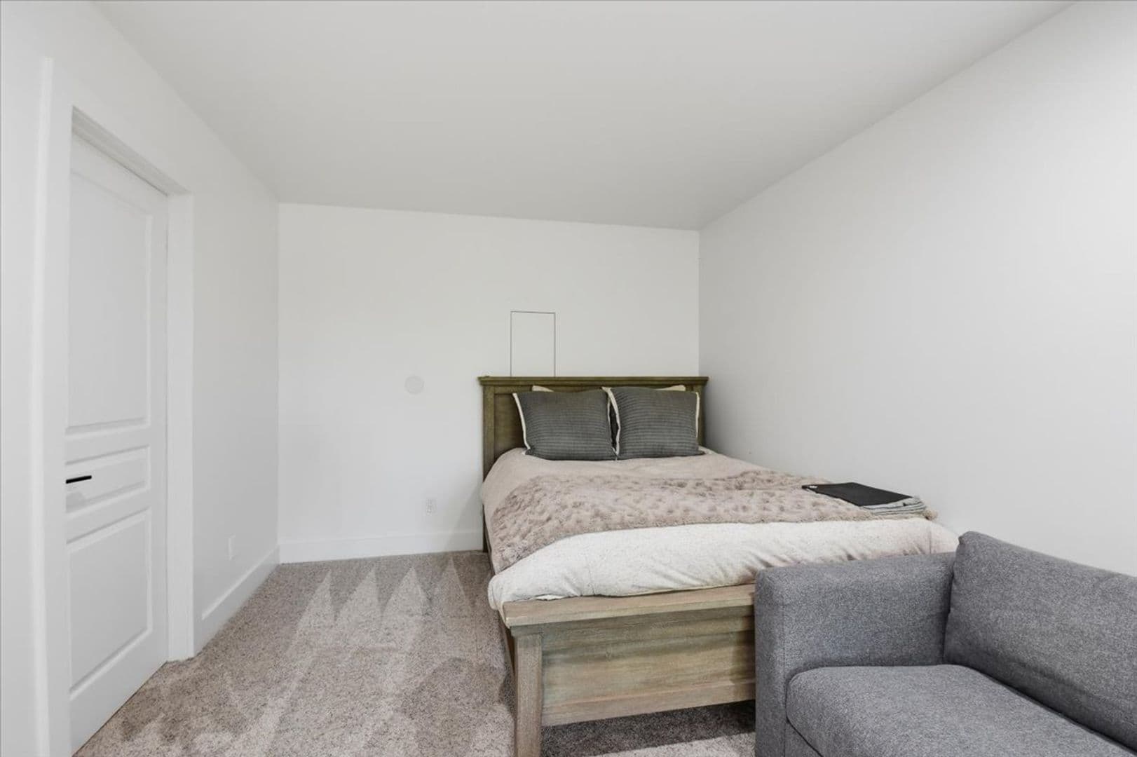 Medina House: 631 84th Avenue NE