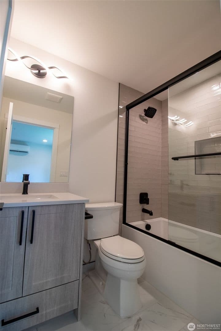 Redmond House: 7912 140th Avenue NE