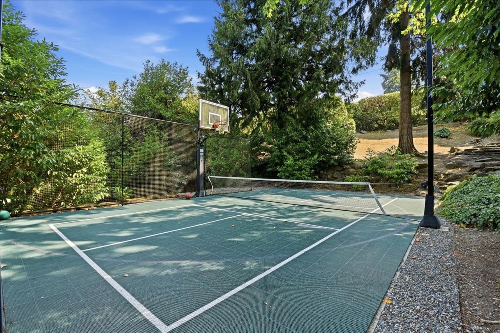 Medina House: 631 84th Avenue NE