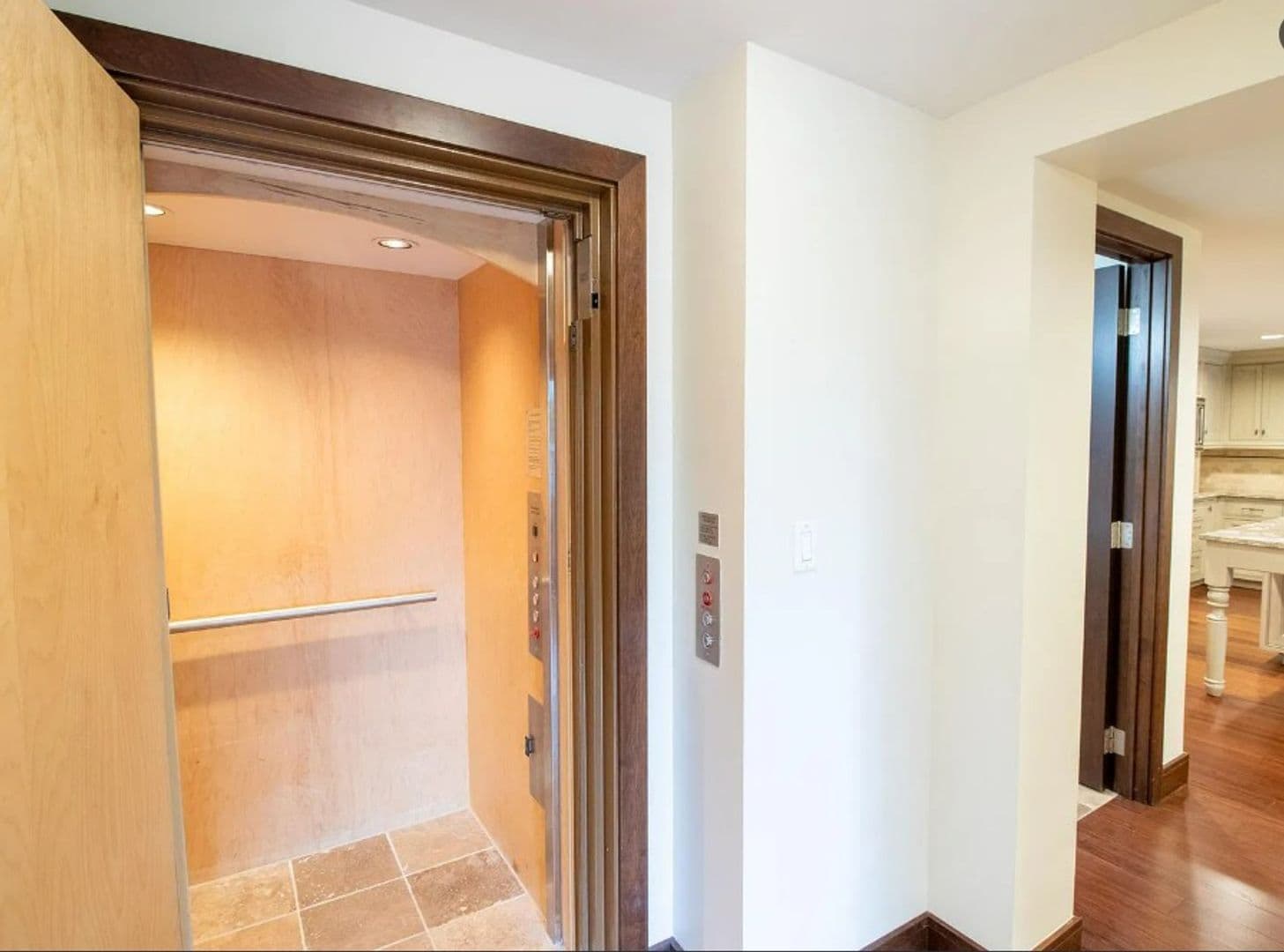 Bellevue Townhome: 10660 NE 9th Place