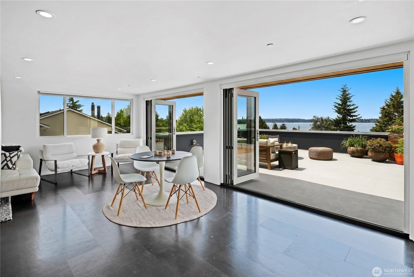 Kirkland House: 6304 Lakeview Drive
