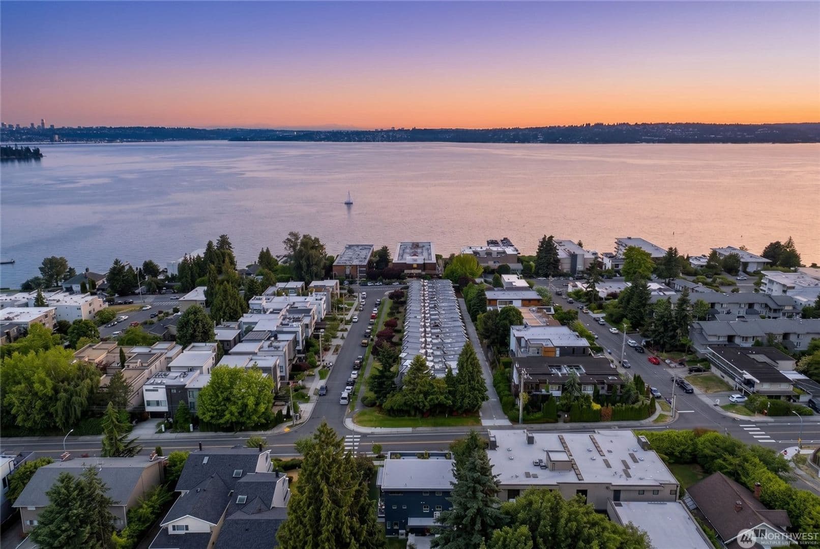 Kirkland House: 6304 Lakeview Drive