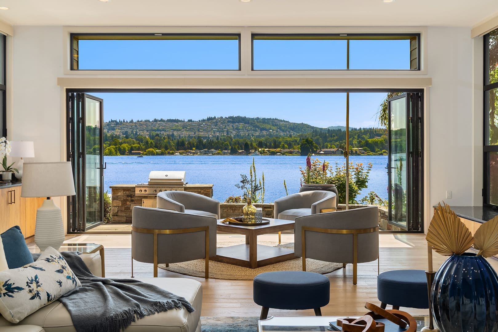 Mercer Island House: 3840 E Mercer Way