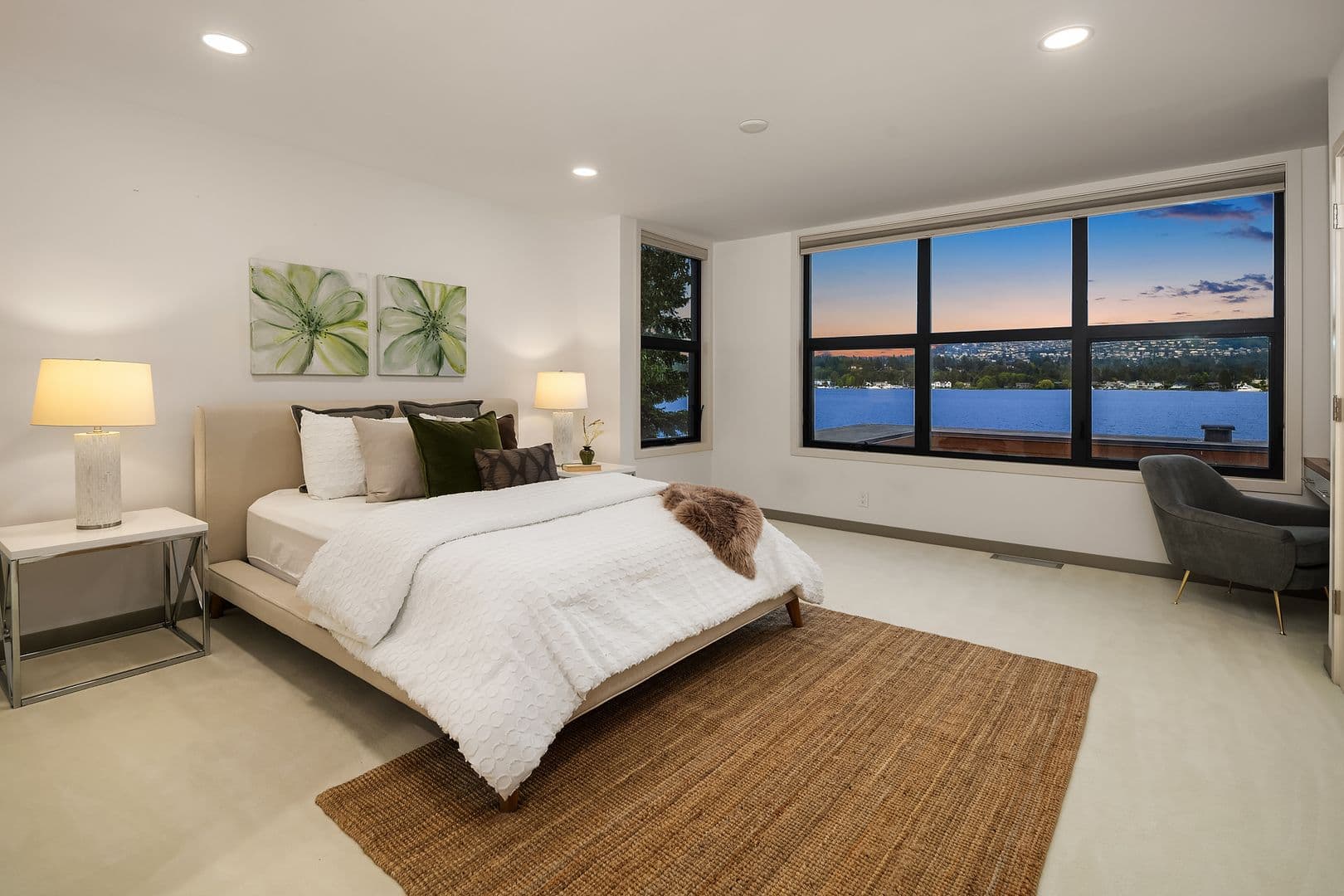 Mercer Island House: 3840 E Mercer Way