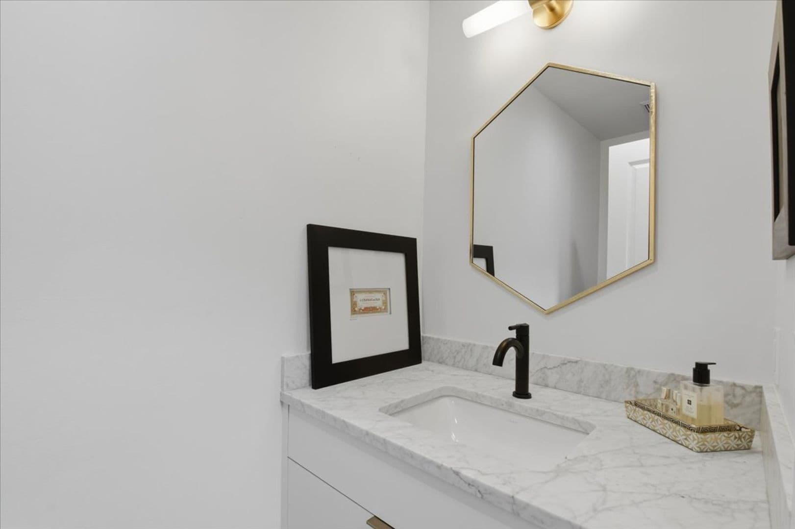 Medina House: 631 84th Avenue NE