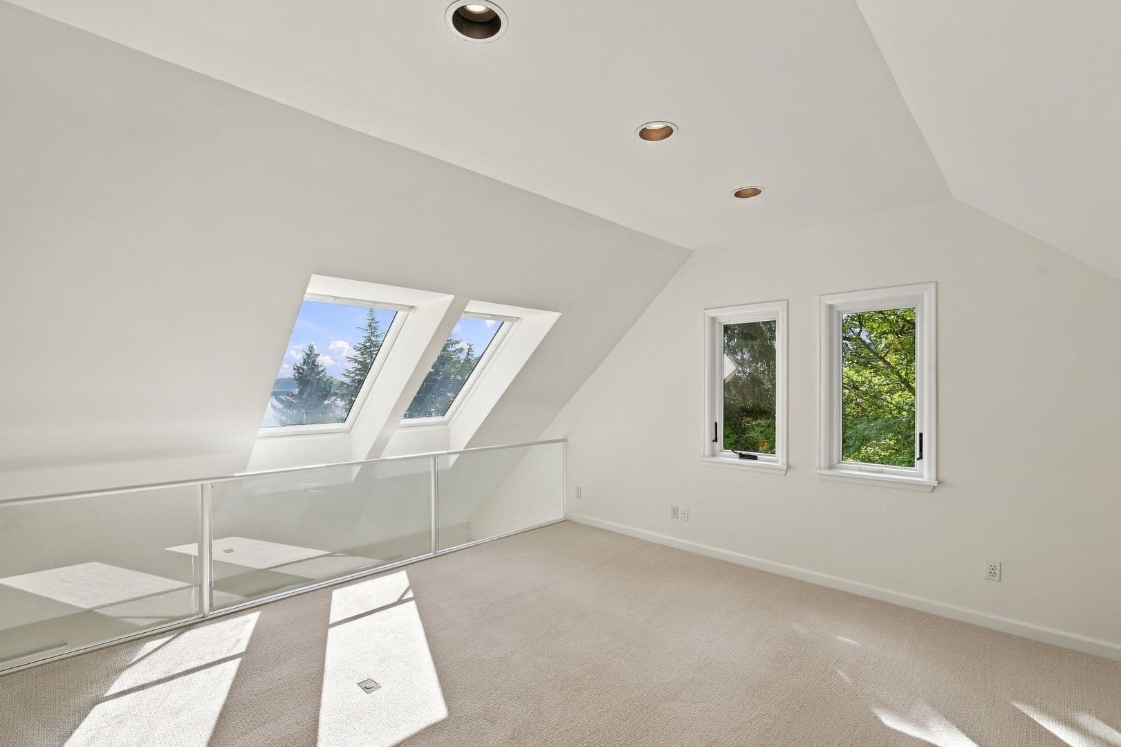 Mercer Island House: 8239 E Mercer Way