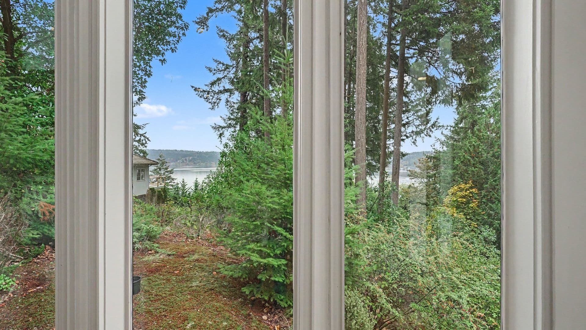 Bellevue House: 1121 W Lake Sammamish Pkwy SE
