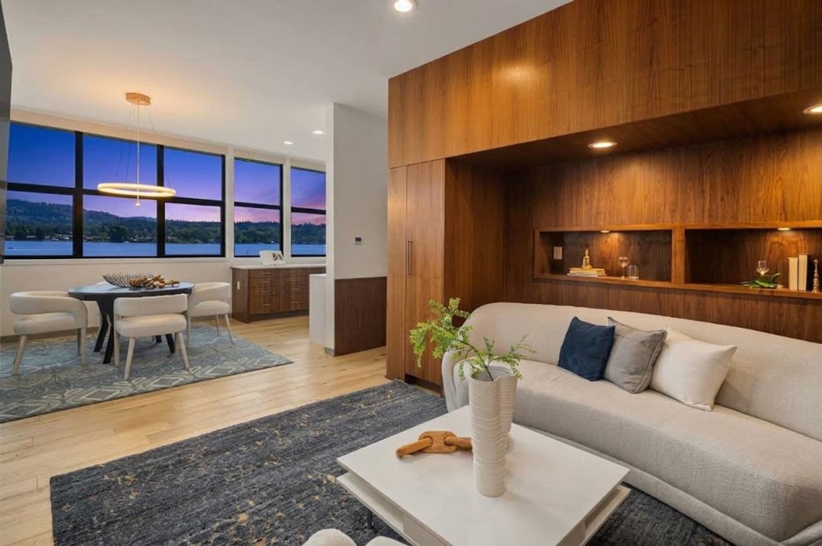 Mercer Island House: 3840 E Mercer Way