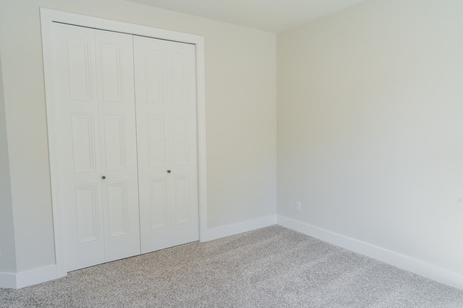 Kirkland House: 10420 NE 112th St