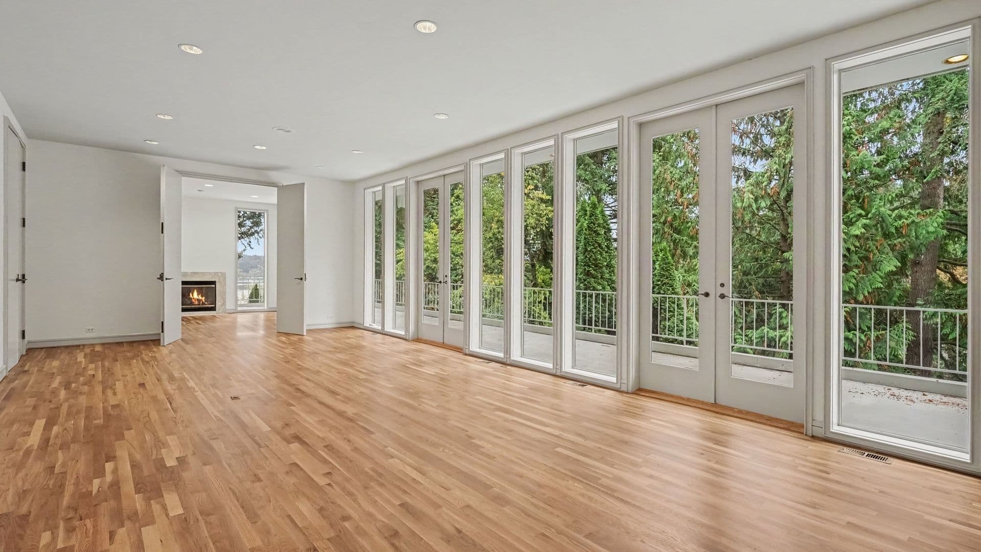 Bellevue House: 1121 W Lake Sammamish Pkwy SE