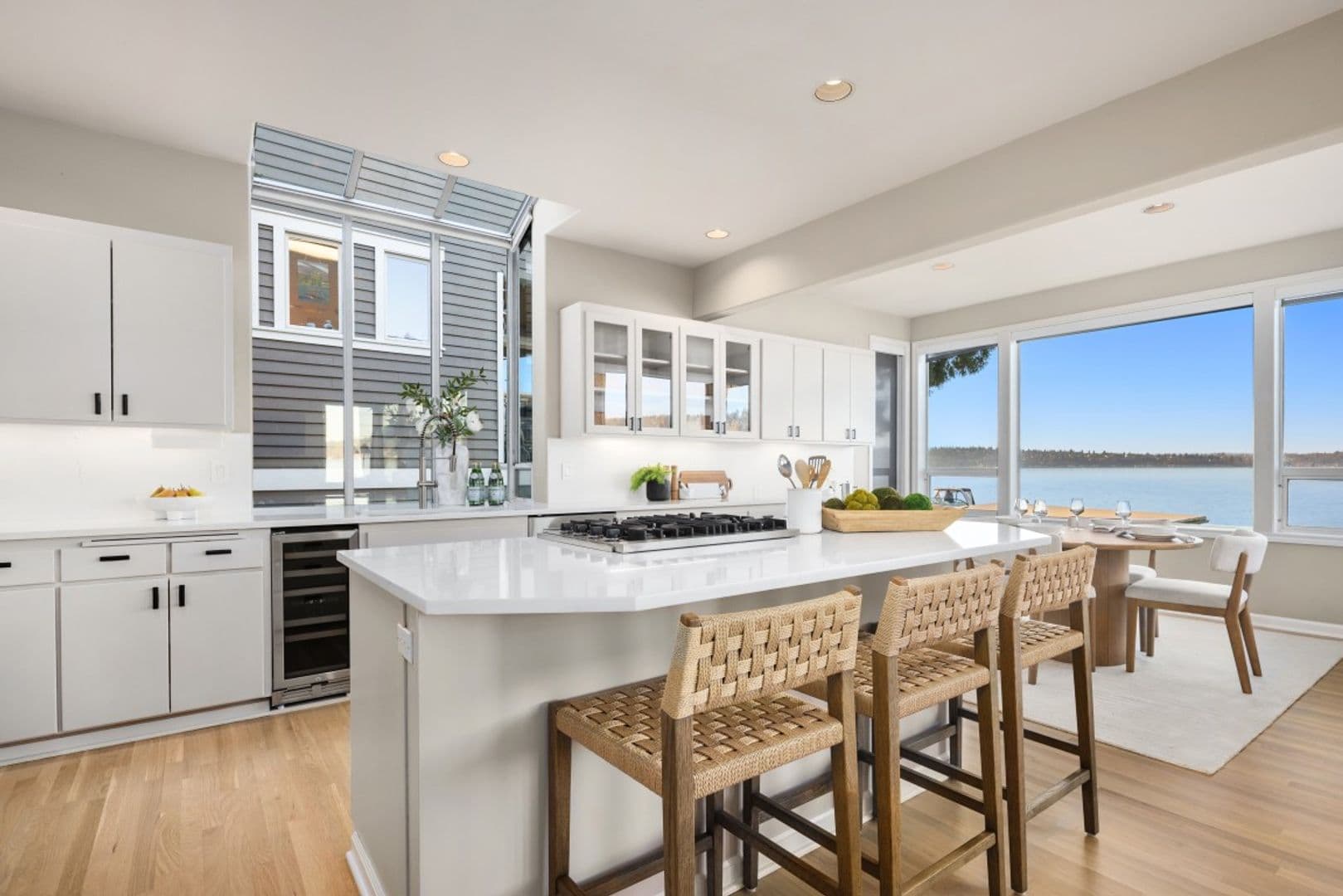 Renton House: 3711 Lake Washington Blvd N