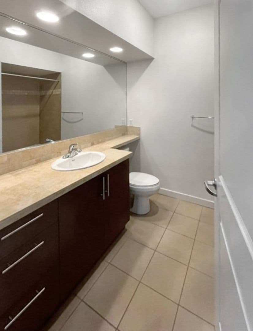 Kirkland Condo: 211 Kirkland Ave, #519