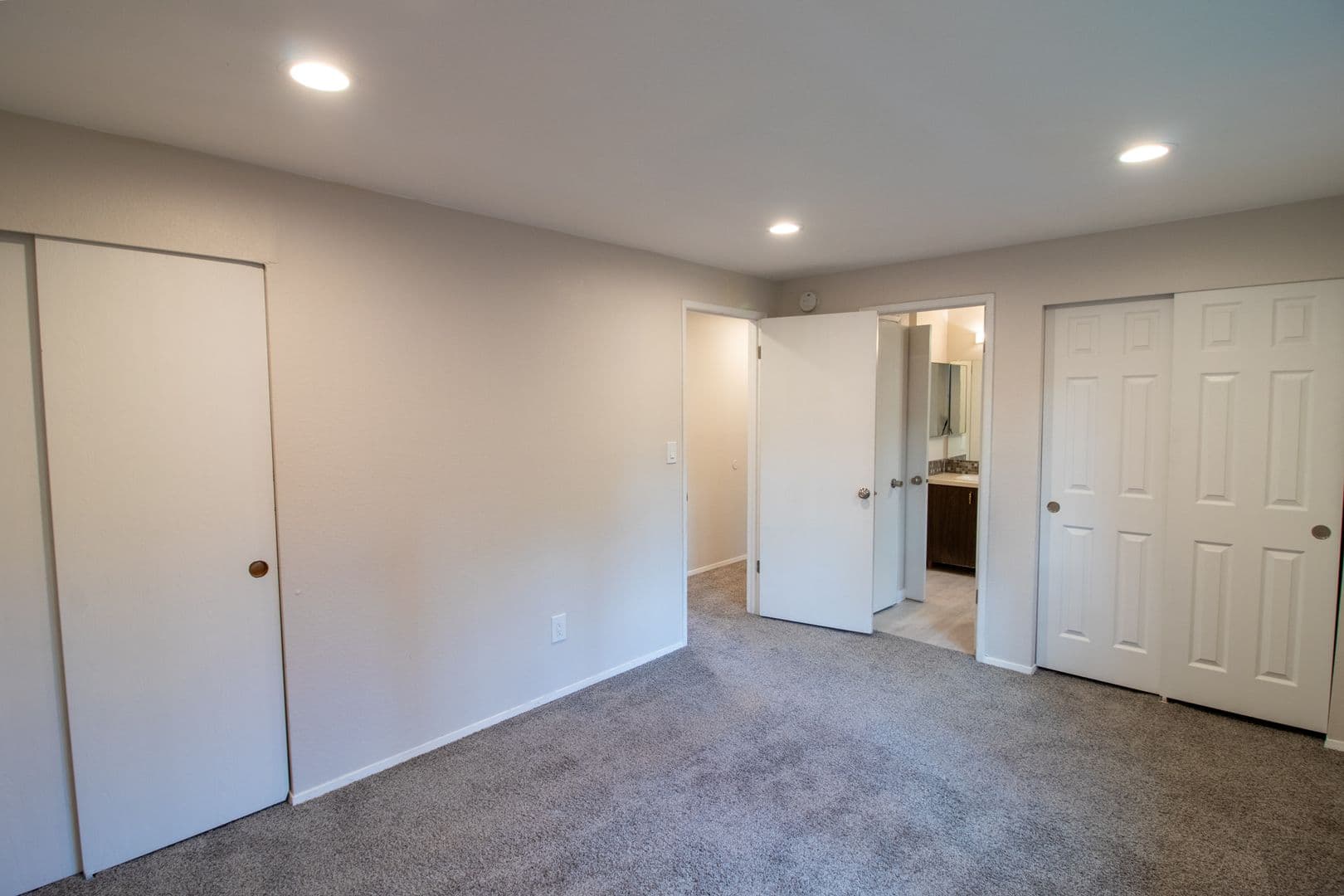 Kirkland House: 12410 98th Avenue NE