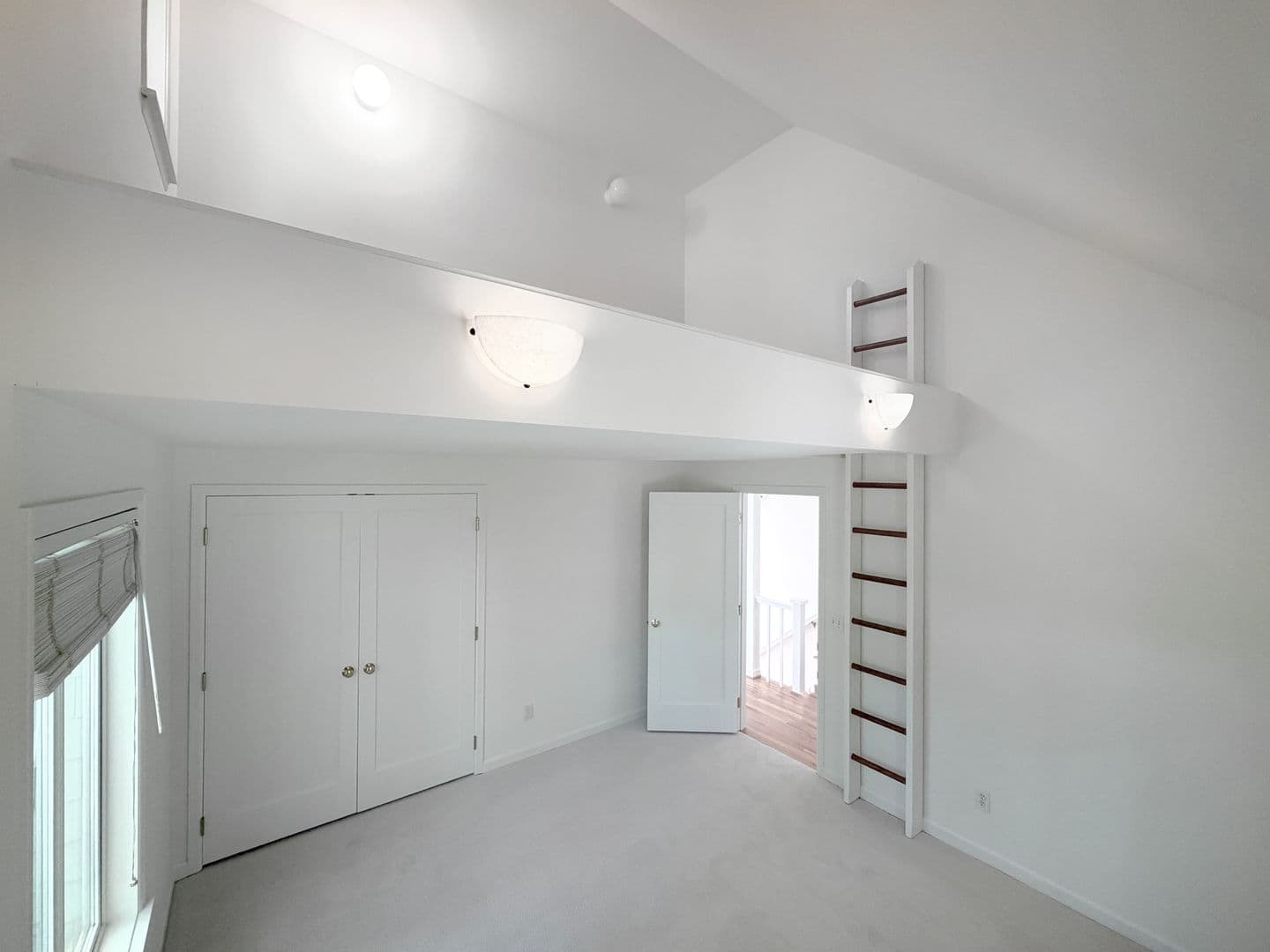 Mercer Island House: 8239 E Mercer Way