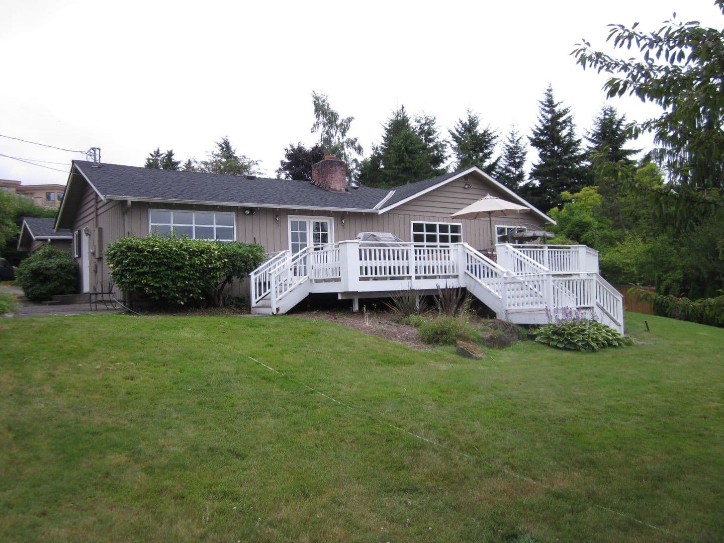 Clyde Hill House: 8831 NE 28th St