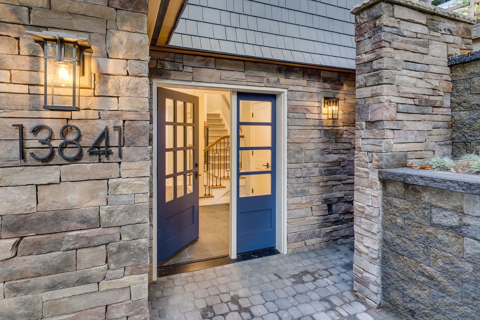 Kirkland House: 13841 62nd Avenue NE