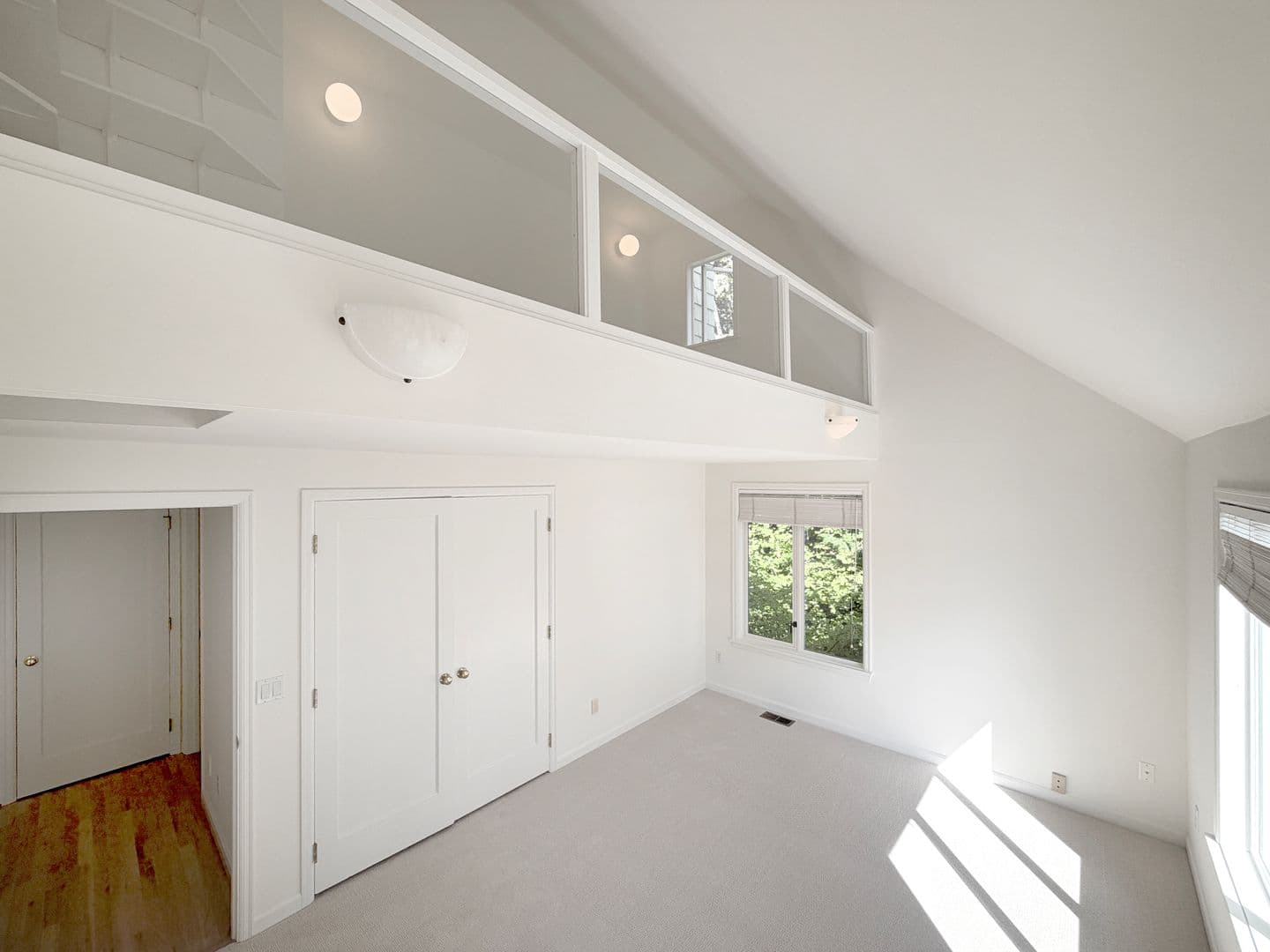 Mercer Island House: 8239 E Mercer Way