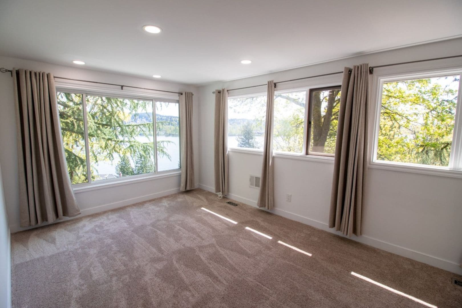 Mercer Island House: 7255 East Mercer Way