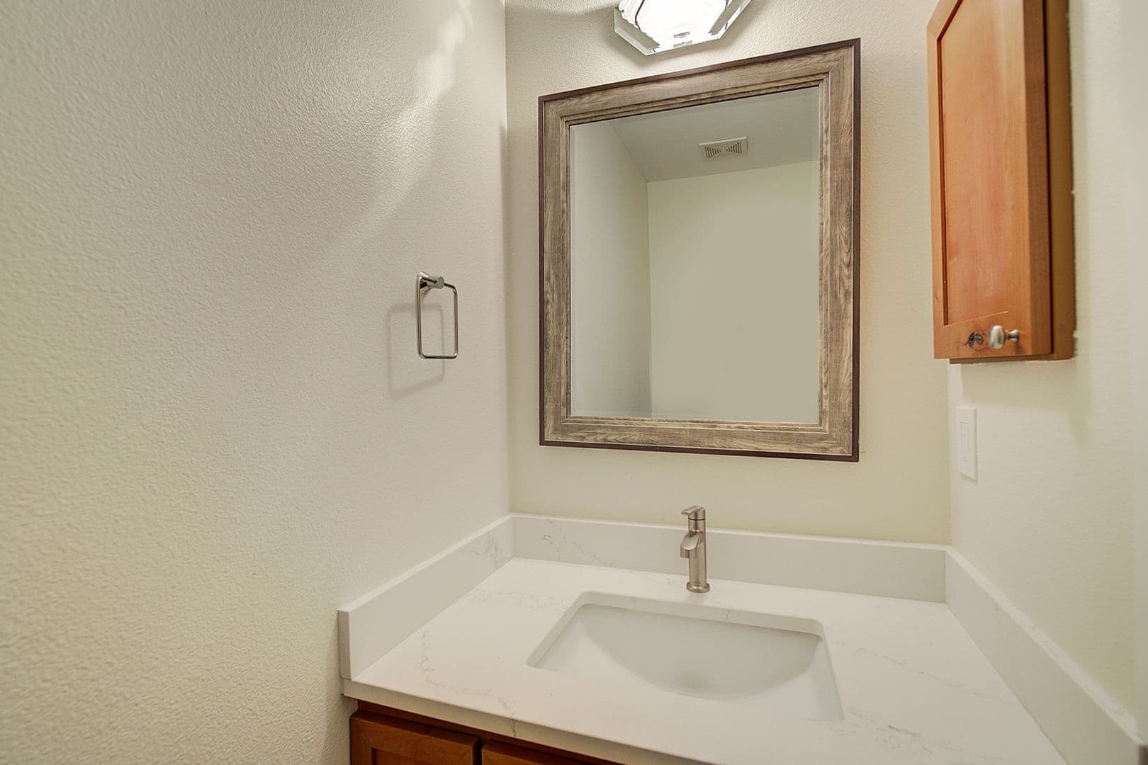 Kirkland Townhome: 10248 NE 138th Place #B3