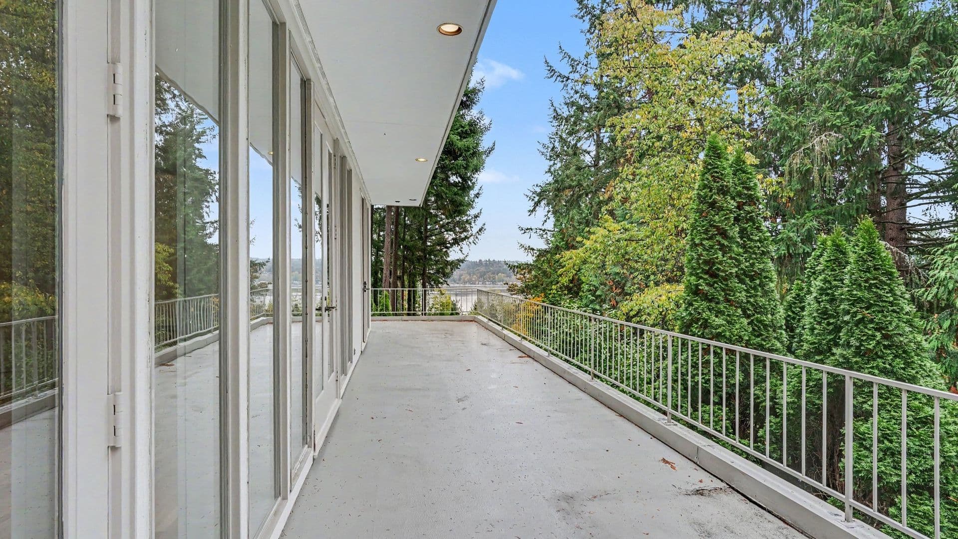 Bellevue House: 1121 W Lake Sammamish Pkwy SE