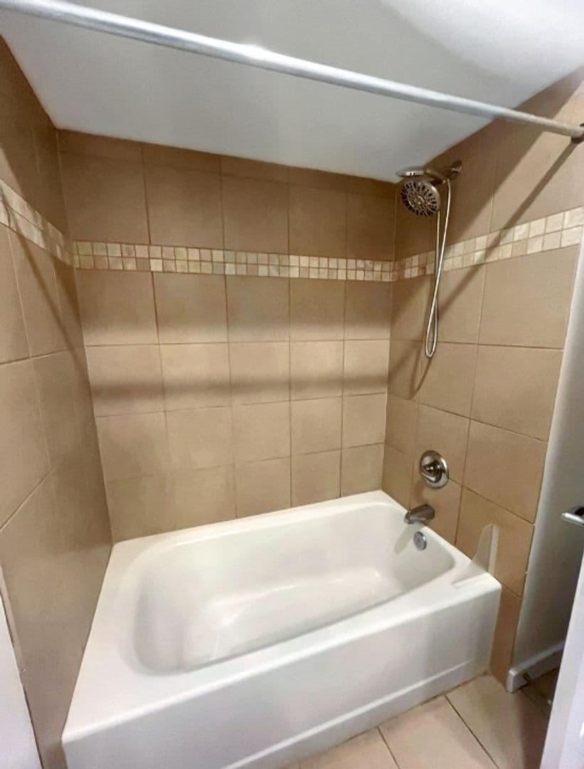 Kirkland Condo: 211 Kirkland Ave, #519