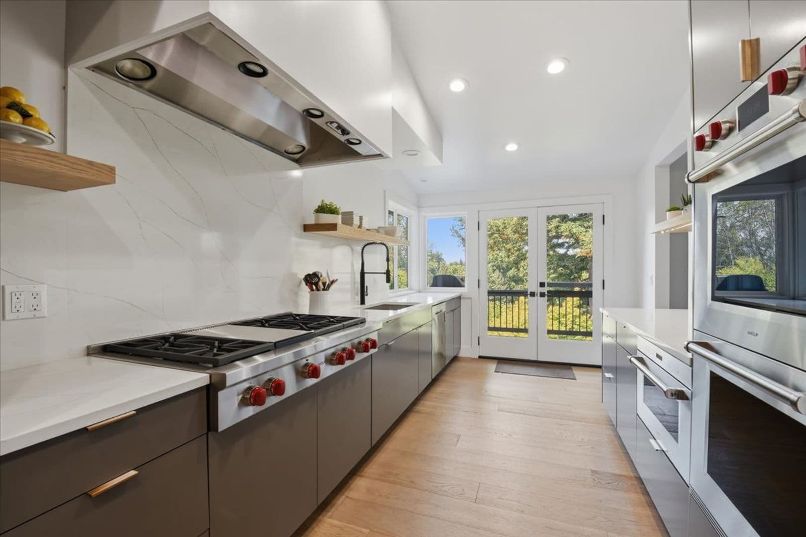 Medina House: 631 84th Avenue NE