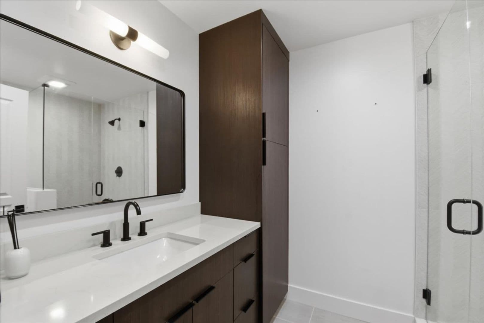Medina House: 631 84th Avenue NE
