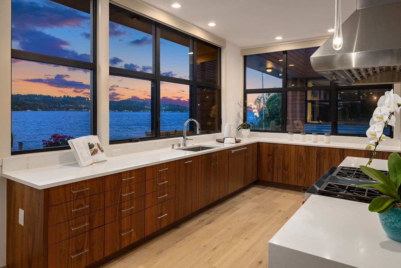 Mercer Island House: 3840 E Mercer Way