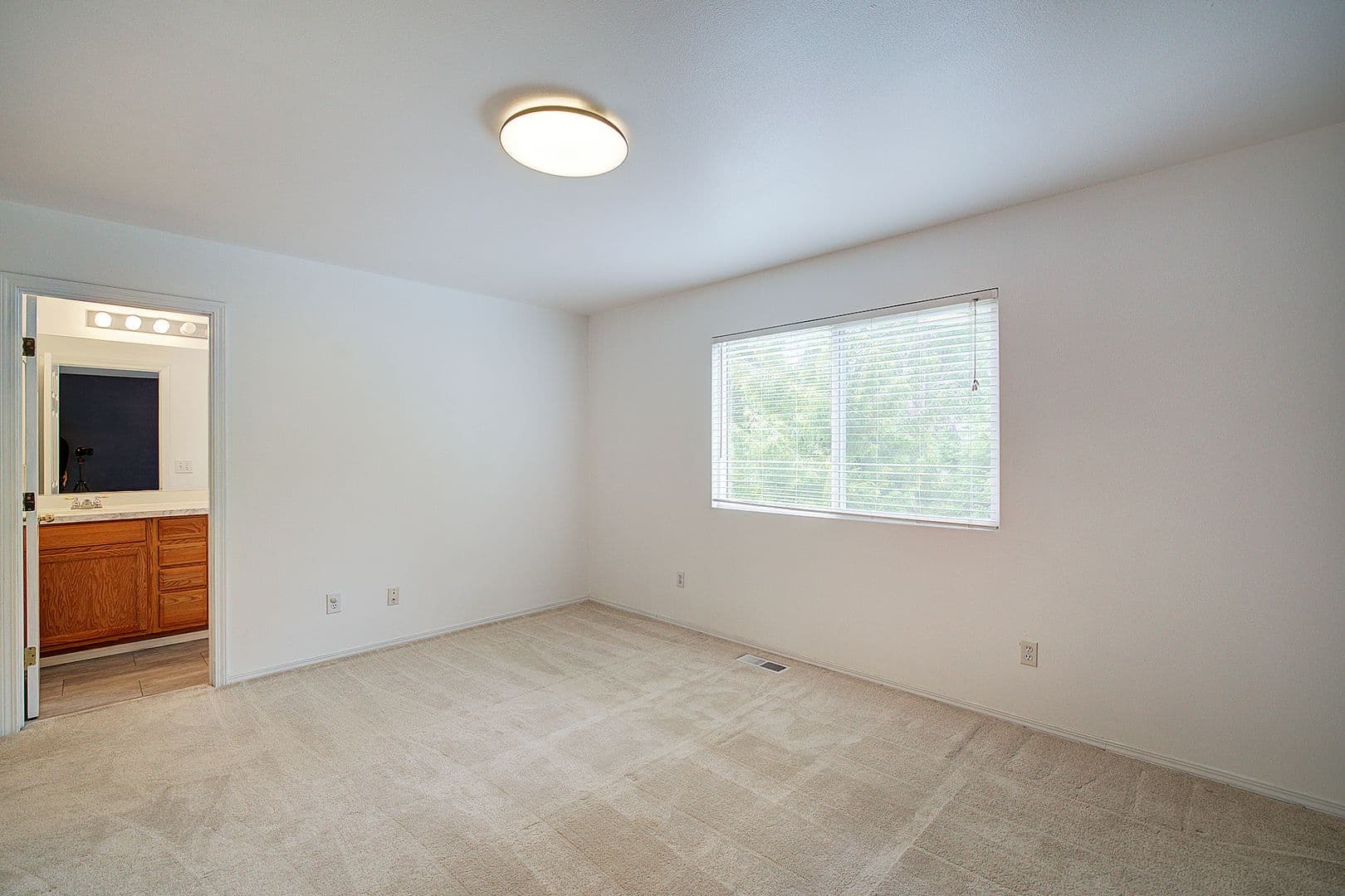 Everett House: 4919 148th Place SE