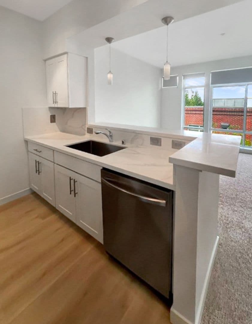 Kirkland Condo: 211 Kirkland Ave, #519
